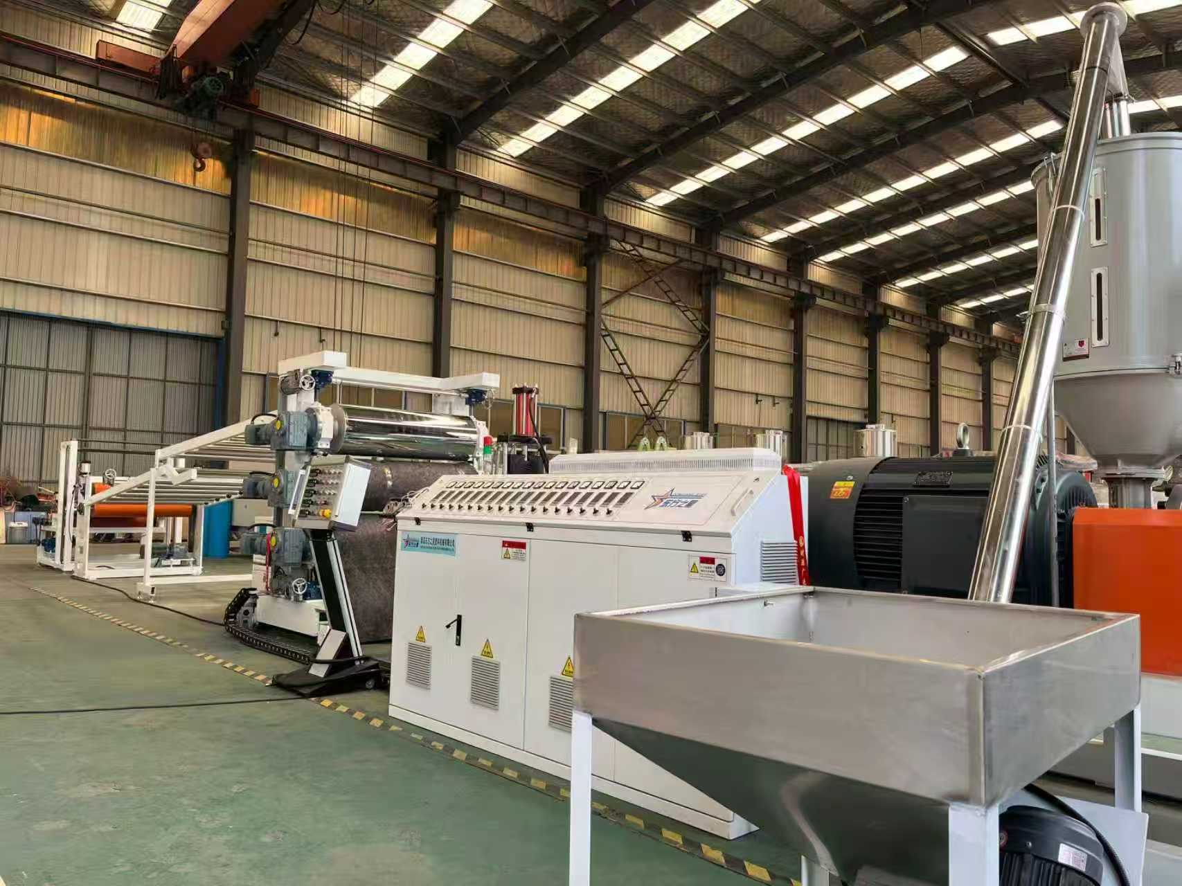 QINGDAO EASTSTAR chào mừng khách hàng kiểm tra thiết bị thảm chống trượt TPE/TPV/TPU/TPR