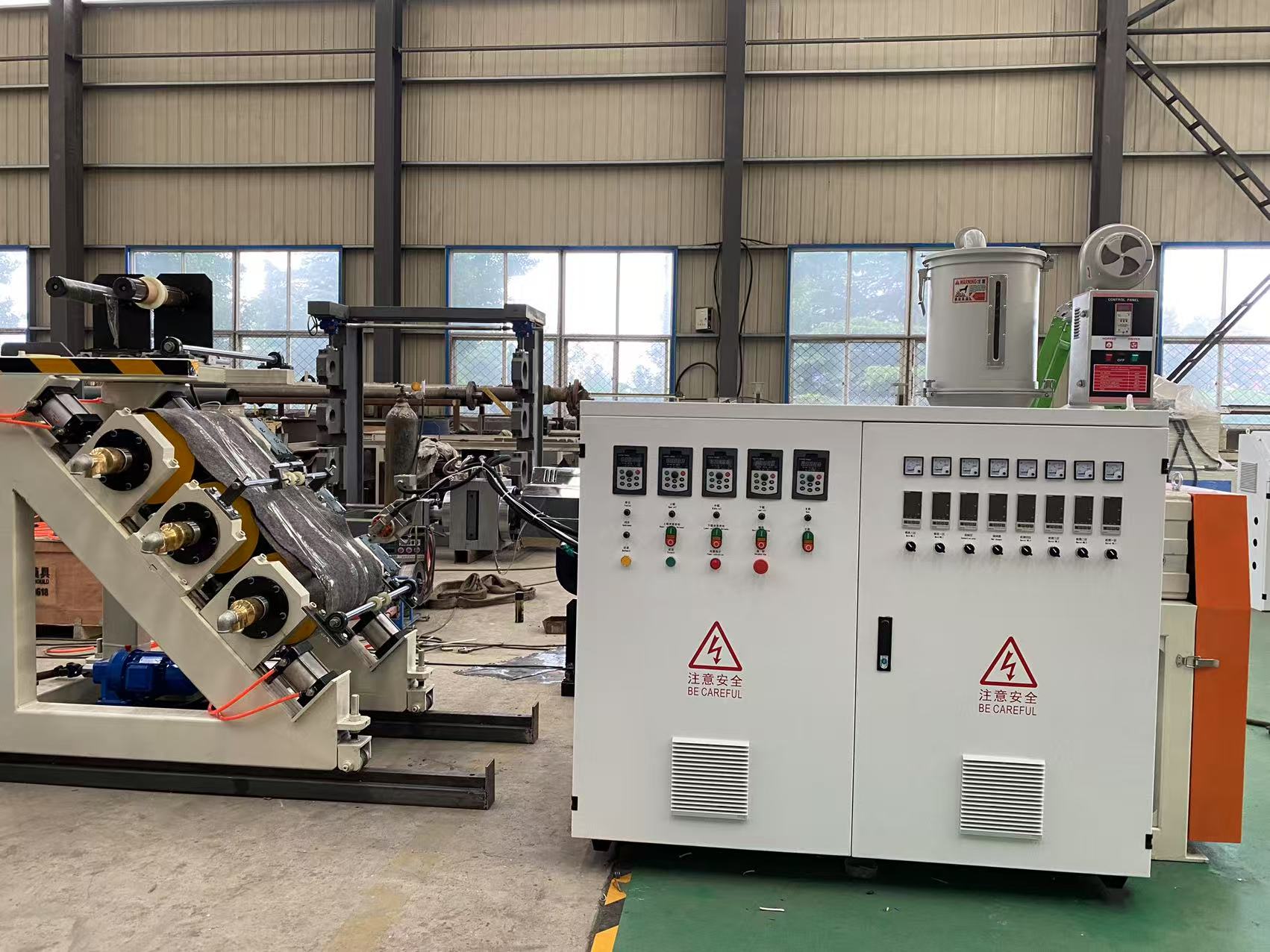 QINGDAO EASTSTAR vận chuyển dây chuyền sản xuất TPE Waterstop tiên tiến đến Ấn Độ