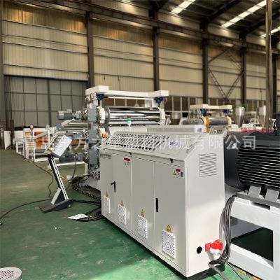 Sản xuất tấm linh hoạt: Dây chuyền sản xuất tấm linh hoạt SPVC chuyên nghiệp hỗ trợ phát triển vật liệu xây dựng và chăn nuôi hiện đại