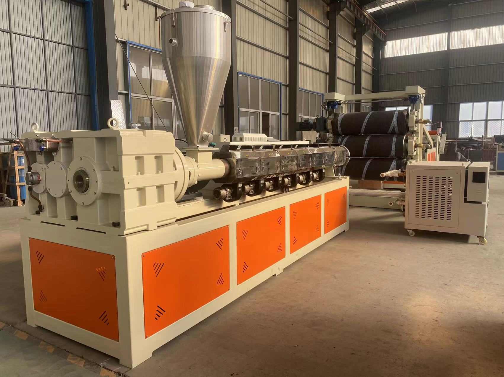 Dây chuyền sản xuất tấm pha lê trong suốt PVC